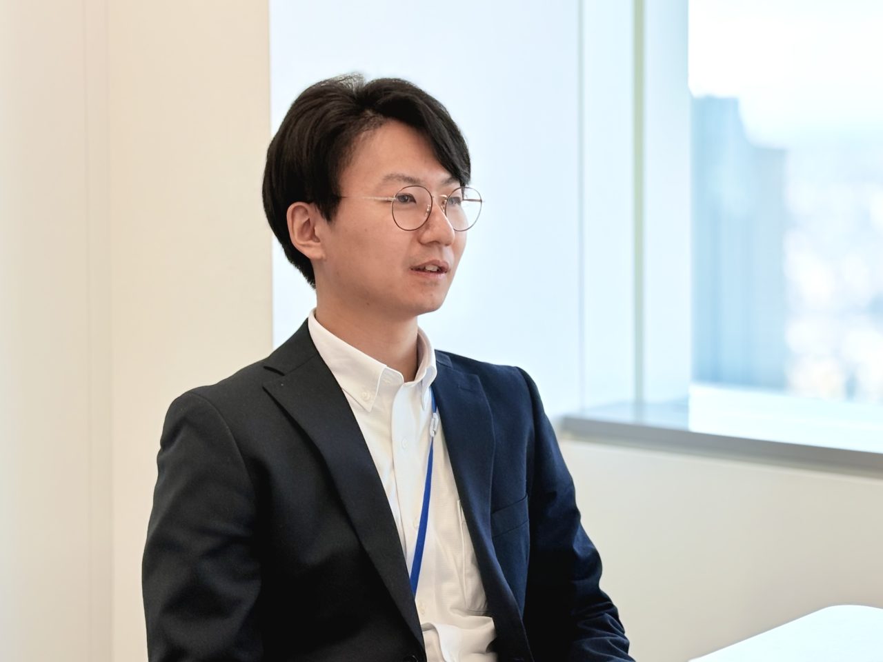 データの重要性と扱い方について、真剣な面持ちで語る 入社後活躍研究所 山田航大さん