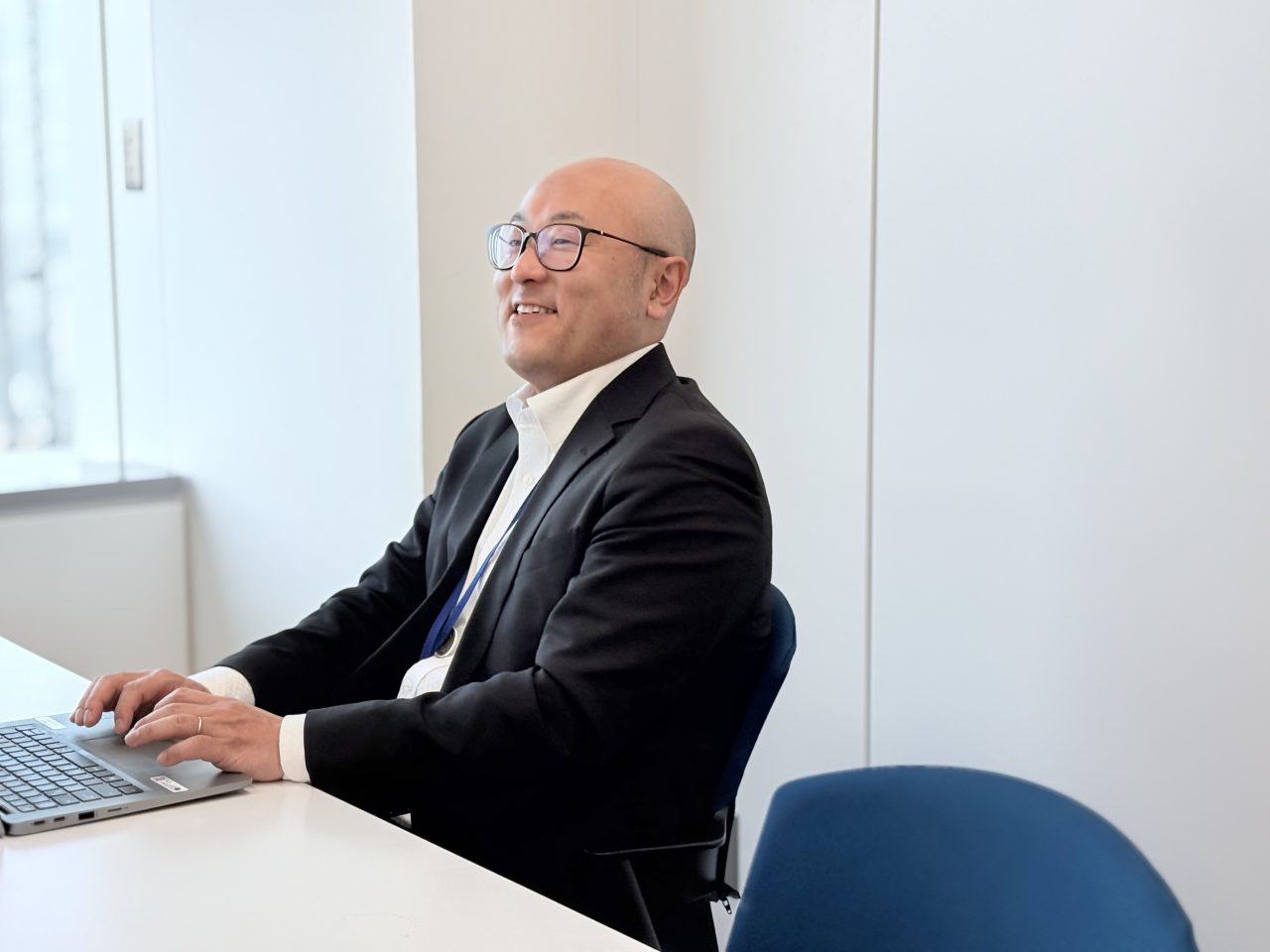 笑顔で話す入社後活躍研究所 千葉純平さん。